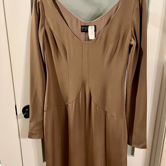 𝅺RICHARD TYLER COUTURE long sleeve dress with hip length side slit - Picture 2 of 16